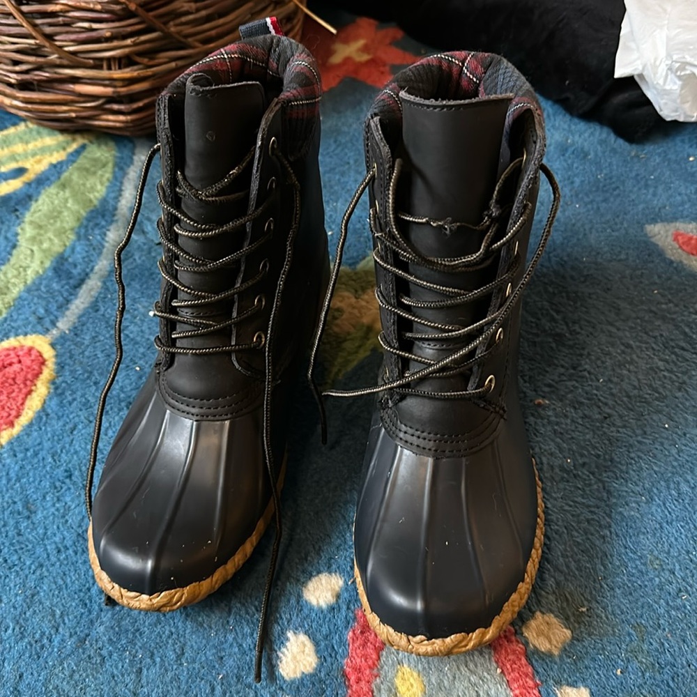 Size 8 Tommy Hilfiger Duck Boots